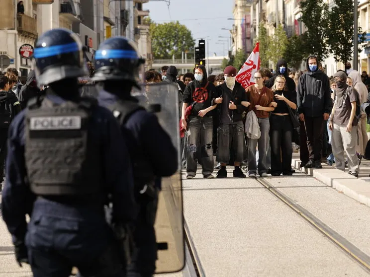 Estremisti, "casseur" e gilet gialli in piazza con gli studenti? Dentro la grande paura francese