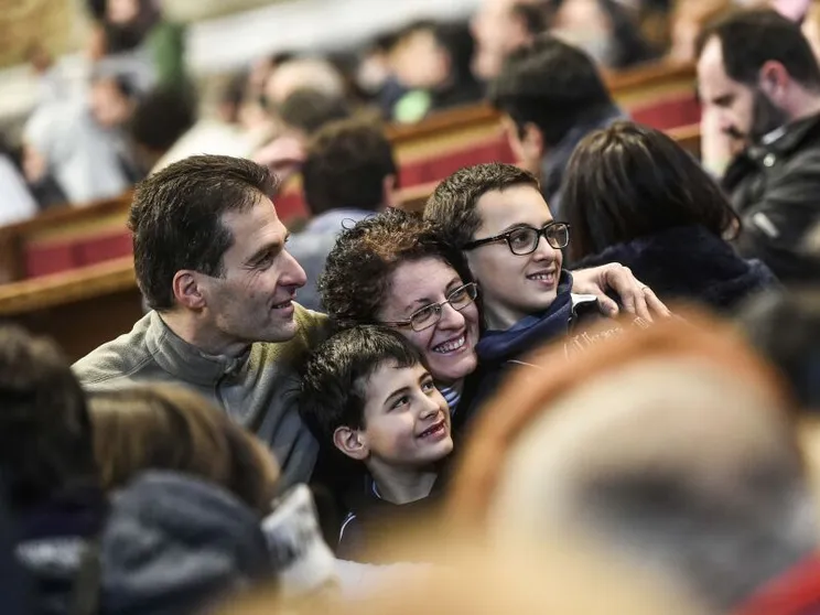 Dieci anni sui passi di “Amoris laetitia”. Così la Chiesa mette al centro la famiglia
