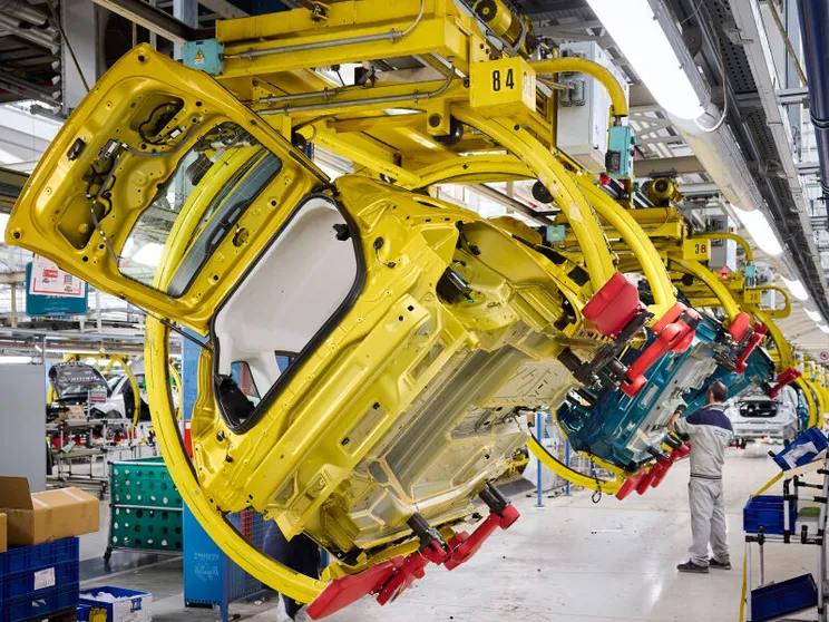 Un’auto su sette arriva dalla Cina: quanto lavoro resta in Europa?