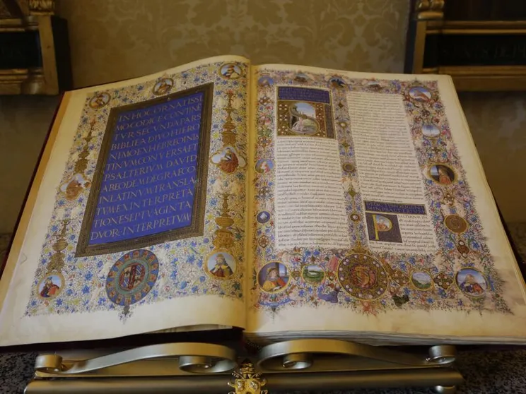 Una riproduzione artistica della Bibbia nella traduzione di San Girolamo / SICILIANI