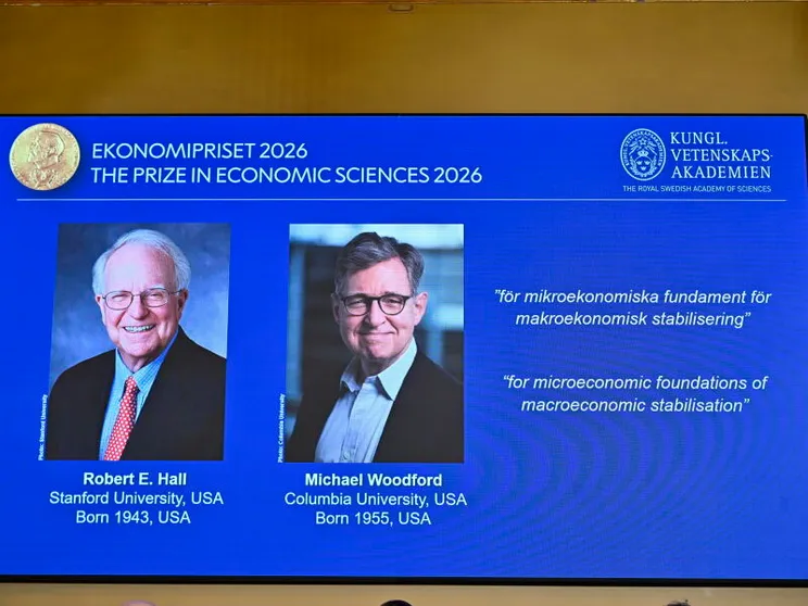 Il Nobel per l'Economia agli statunitensi Hall e Woodford, che hanno cambiato i modelli delle crisi
