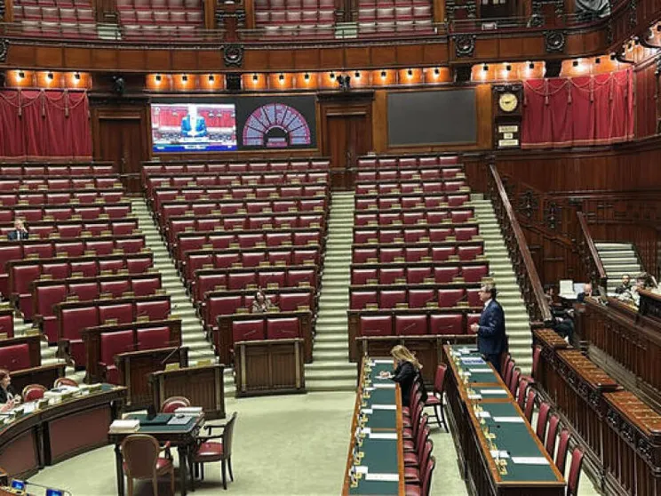 L'Aula deserta, la solitudine del ministro: al via l'esame della Manovra d'autunno