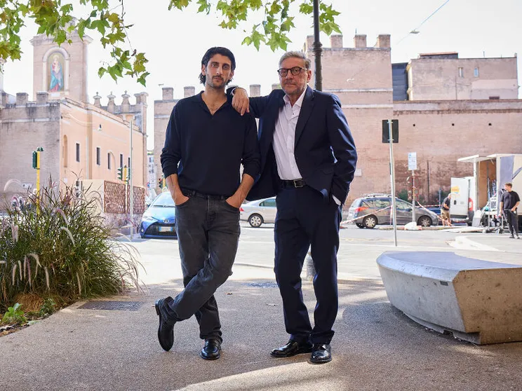 "A mano a mano", la nuova campagna istituzionale di Intesa Sanpaolo