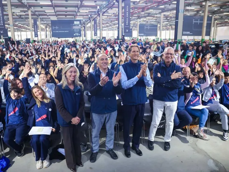 Il futuro dell’auto entra a scuola: Stellantis apre le porte agli studenti