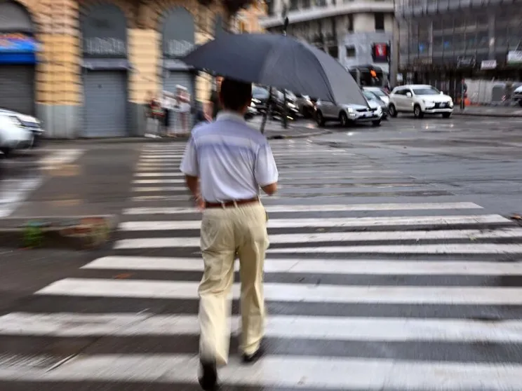 Il nuovo Codice della strada tocca anche i pedoni: ecco le nuove norme per chi attraversa