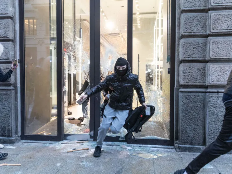 A Milano (e non solo) in scena il malessere dei nativi digitali