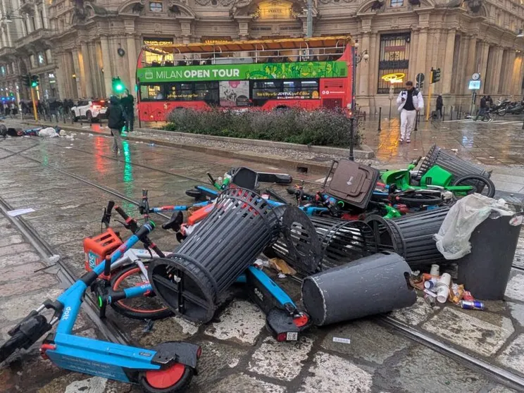 La rivolta dei ragazzi: 271 fermati e 32 arrestati per il weekend di saccheggi e guerriglia a Milano
