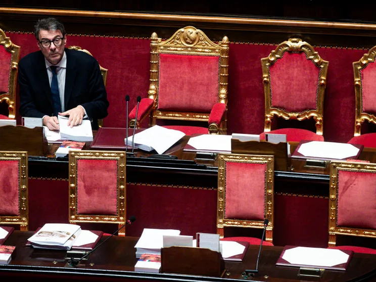 Prime notizie dalla Manovra: pensioni più lontane e più basse nel 2027