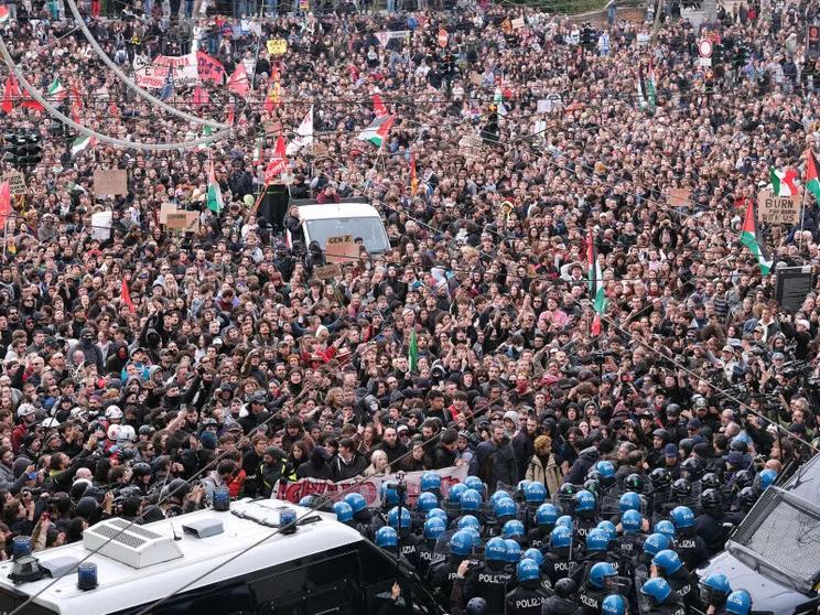 Una giornata di cortei e tensioni. Meloni: garantita la sicurezza