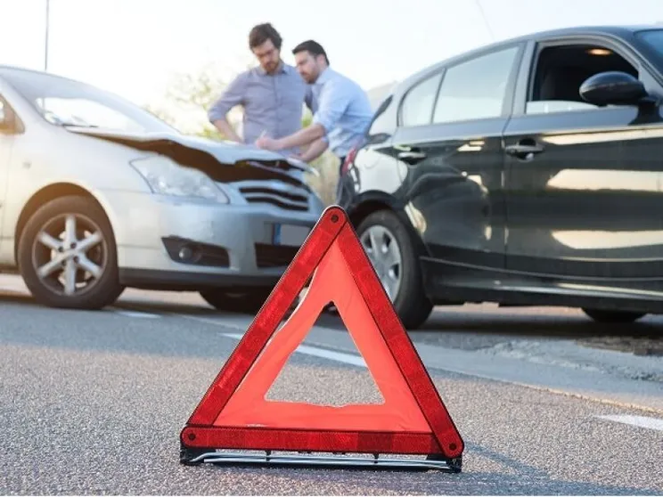 Auto intelligenti ed errori umani: la Polizia Stradale a caccia della verità nei dati di bordo