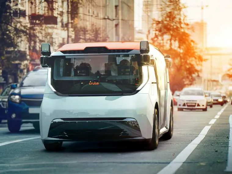 L’auto senza guidatore tra etica e algoritmi: l'Europa apre ai robotaxi