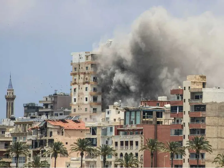 Raid israeliani su Tiro, in Libano: «8 morti». In pericolo anche il quartiere cristiano