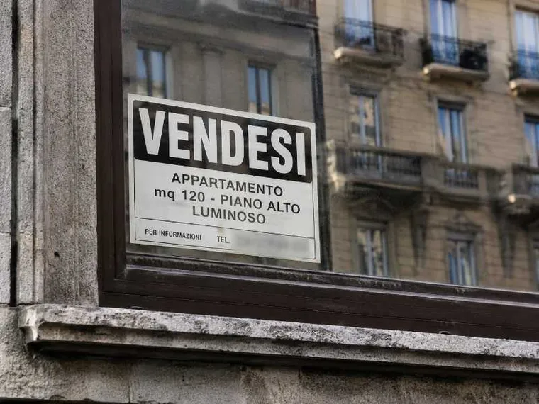 Non aprite la porta, è un'agente (immobiliare)