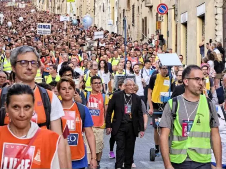 «Per cosa vale la pena mettersi in cammino?»: le domande nella notte verso Loreto