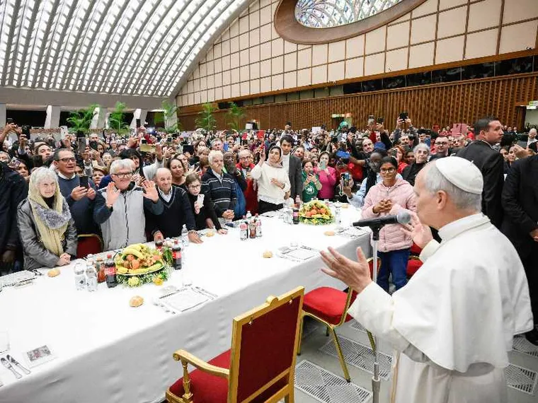 Leone XIV al pranzo con i poveri in Aula Paolo VI lo scorso 16 novembre / SICILIANI