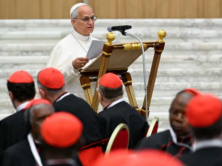 Il Papa ai cardinali: «Ho bisogno del vostro aiuto, della franchezza e della lealtà»