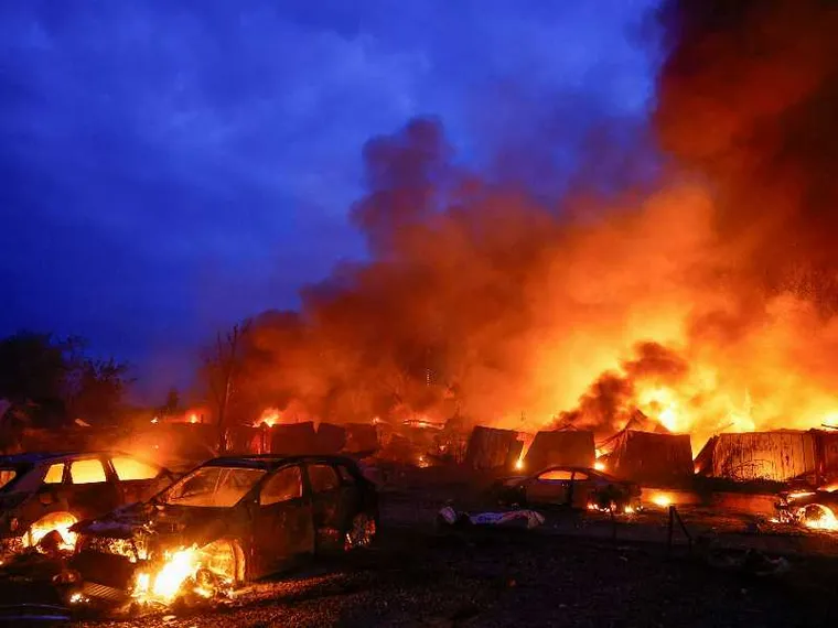Russia e Ucraina, notte di bombardamenti incrociati: 14 morti a Kiev