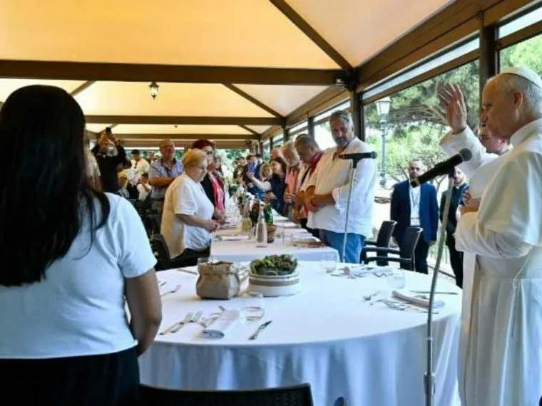 A pranzo con papa Leone a Castel Gandolfo: 200 persone in condizione di vulnerabilità sociale