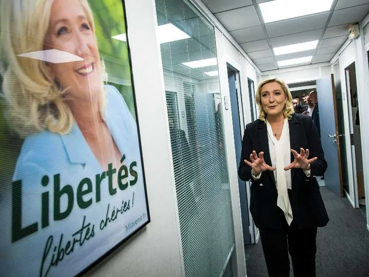 Da Sarkozy a Le Pen, così l'onda lunga dei populisti in Francia ha travolto i moderati