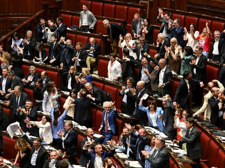 Il no alle preferenze e la sconfitta di Meloni.
L'opposizione esulta, la premier riflette