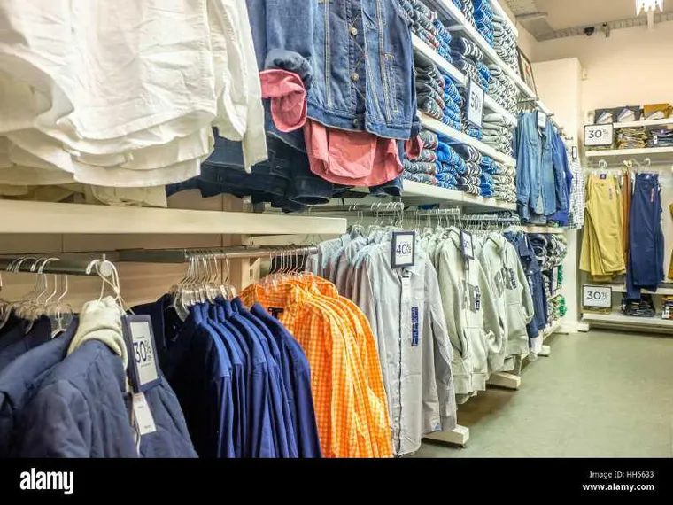 C'è una svolta dell'Ue sulla moda circolare: gli abiti invenduti non sono rifiuti da buttare