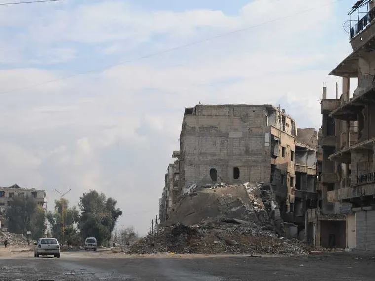 Un anno e mezzo dopo la caduta di Assad ci sono più interessi che risorse per ricostruire la Siria