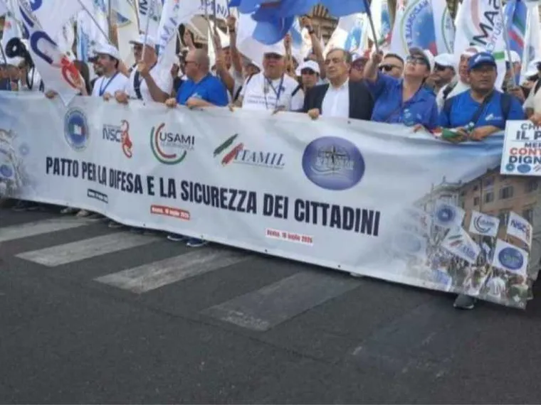 I buchi nell'organico, gli stipendi: il nostro viaggio nel "malessere" delle Forze dell'ordine