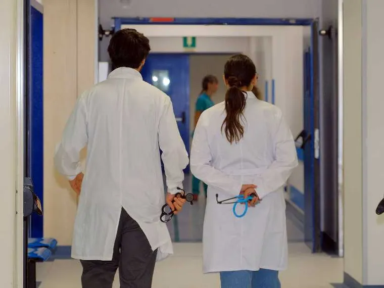 «Cure palliative, assistenza domiciliare, sostegno alle famiglie: c’è molto da fare senza aprire al suicidio assistito»