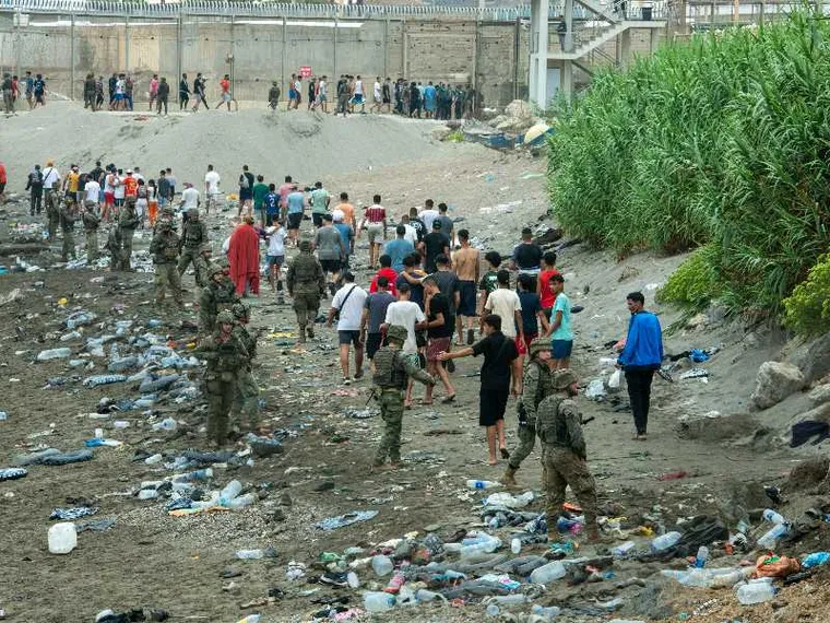 Come pecore tra i potenti. La moltitudine di Ceuta e noi credenti