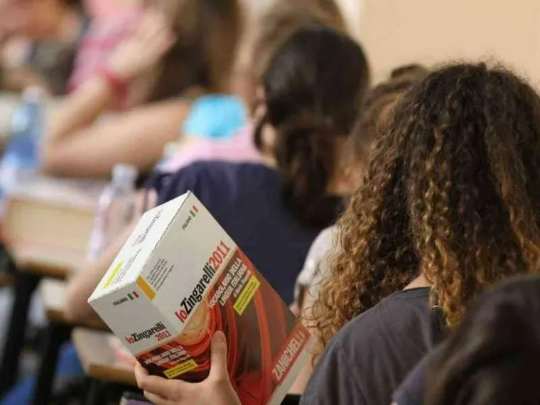 È record di "100 e lode" alla Maturità, ma i voti non misurano più le competenze