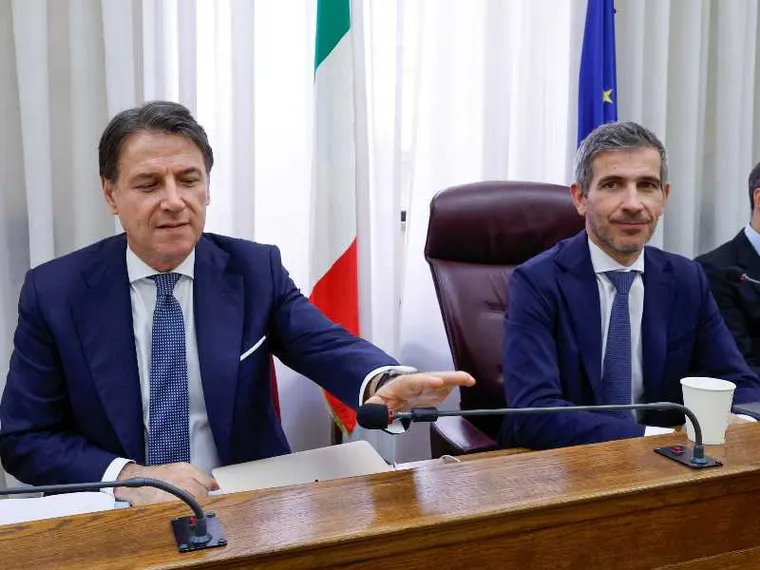 Il Covid, le mascherine, l'onore: il "momento della verità" di Conte