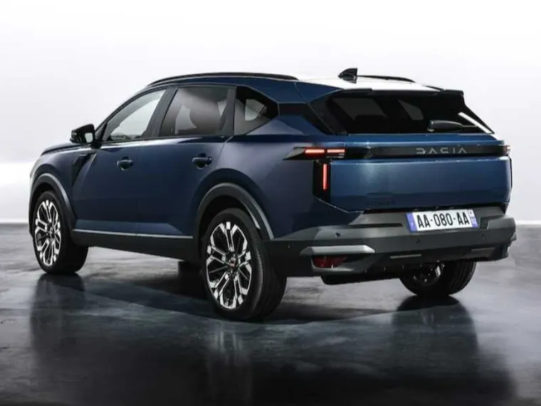 Dacia Striker, tre mondi in una sola automobile