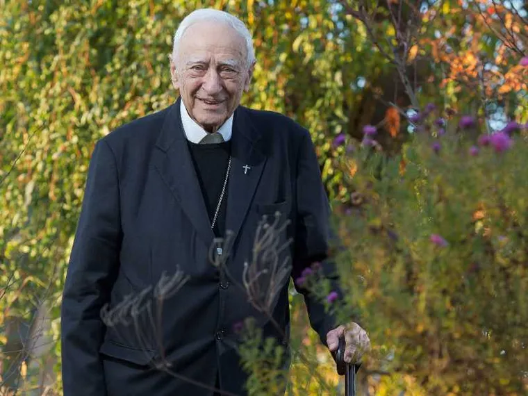 Dono da amare, non ideologia da difendere.
Il Concilio di Bettazzi, vescovo del sorriso