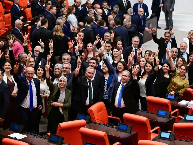 La Turchia avvia la riconciliazione con gli ex “terroristi” curdi del Pkk