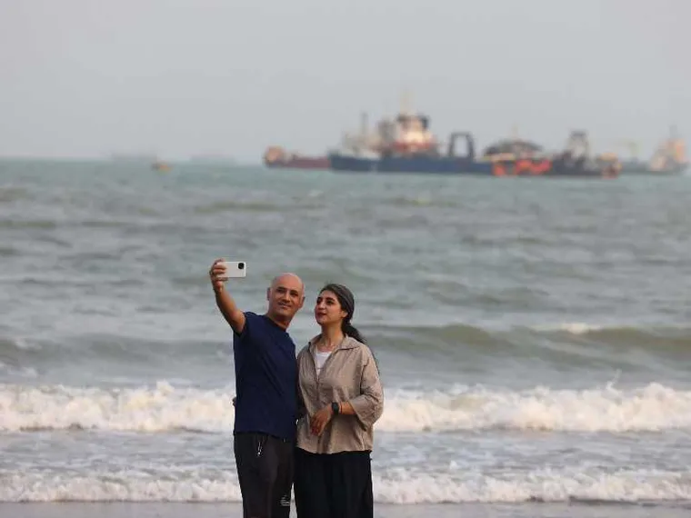 Richieste di danni, diritti di transito, minacce di embargo: lo scontro su Hormuz non è finito