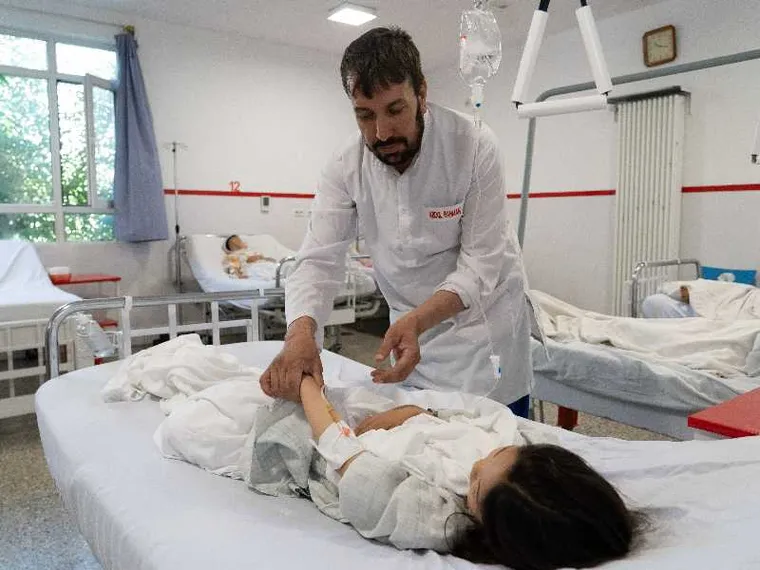 Gli studenti feriti all’ospedale di Emergency a Kabul: i più piccoli hanno 10 anni / EMERGENCY