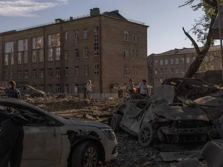 Il raid russo su Kiev semina morte e distruzione. Colpito anche un ospedale pediatrico