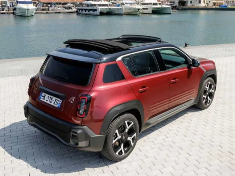 Renault 4 E-Tech Plein Sud: l'elettrica ritrova il fascino del tetto in tela