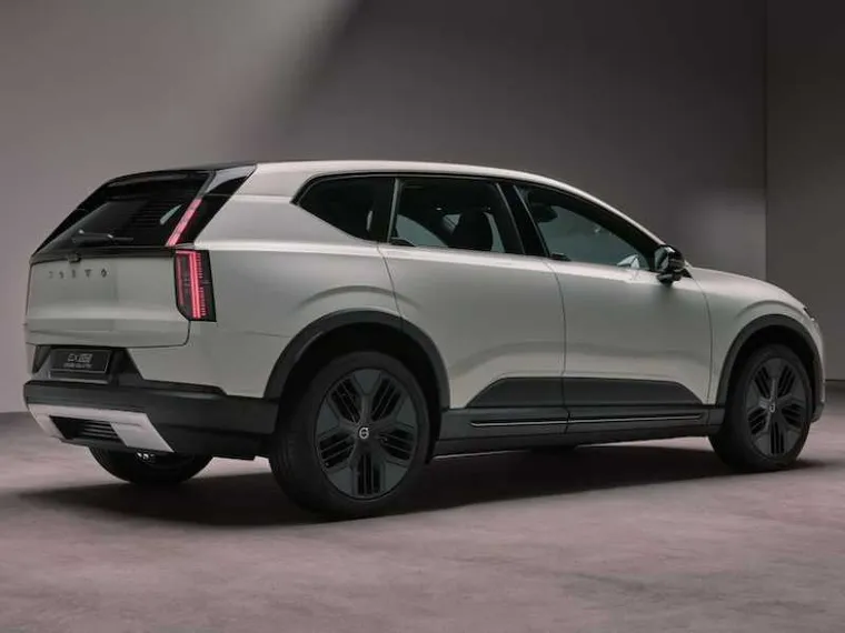 Volvo EX60, la svolta elettrica tra prestazioni e vocazione da stradista