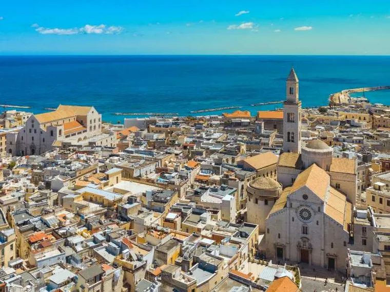 A Bari tra B&b e fiction la casa è introvabile anche per il ceto medio