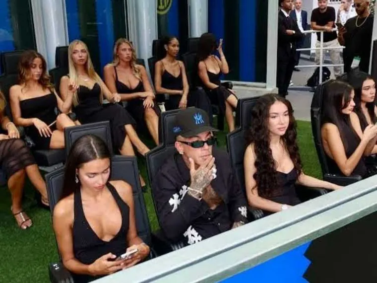 Sfera Ebbasta, le "10 ragazze per lui" e le 3 cose che abbiamo osservato