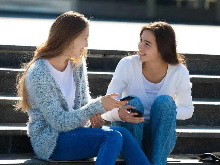Perdiamo 338 parole all'anno, perché ci parliamo di meno