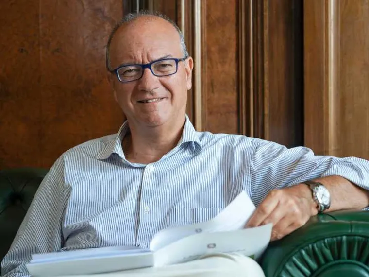 Grammatica e poesia prima dell'IA: la ricetta per la scuola spiegata dal ministro Valditara
