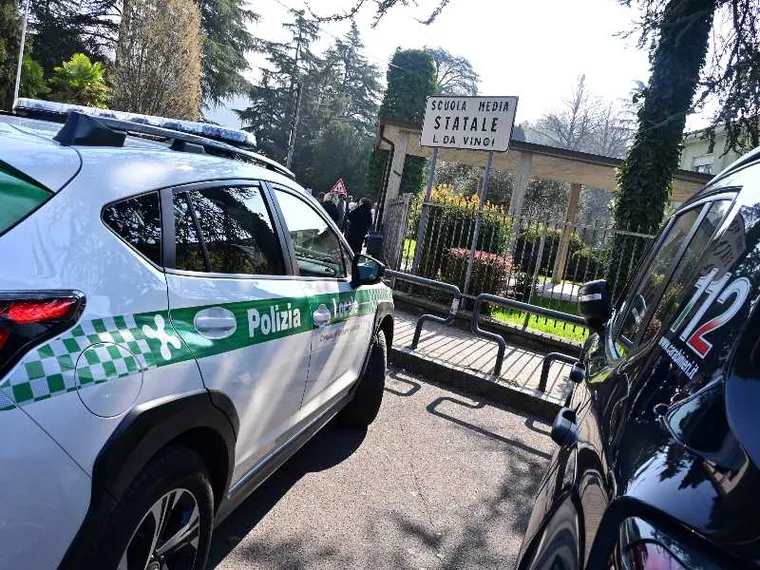 Un tredicenne ha accoltellato la propria prof a Roma e si filma: cosa sappiamo
