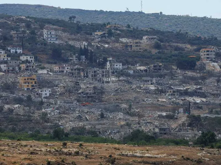 Vista degli edifici abbattuti dalle ruspe israeliane a Mansouri, nel Libano del sud / REUTERS