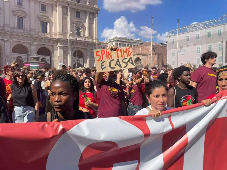 La testa del corteo per Spin Time
