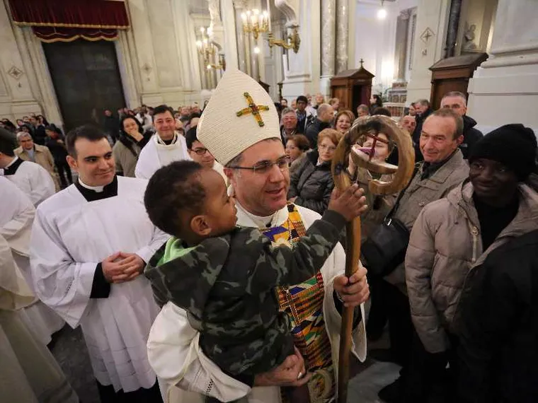A Palermo servono 5 anni
per Comunione e Cresima
e i commercianti protestano