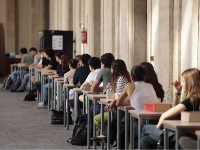 Multe per i genitori che non imparano l'italiano: cosa c'è nel decreto scuola