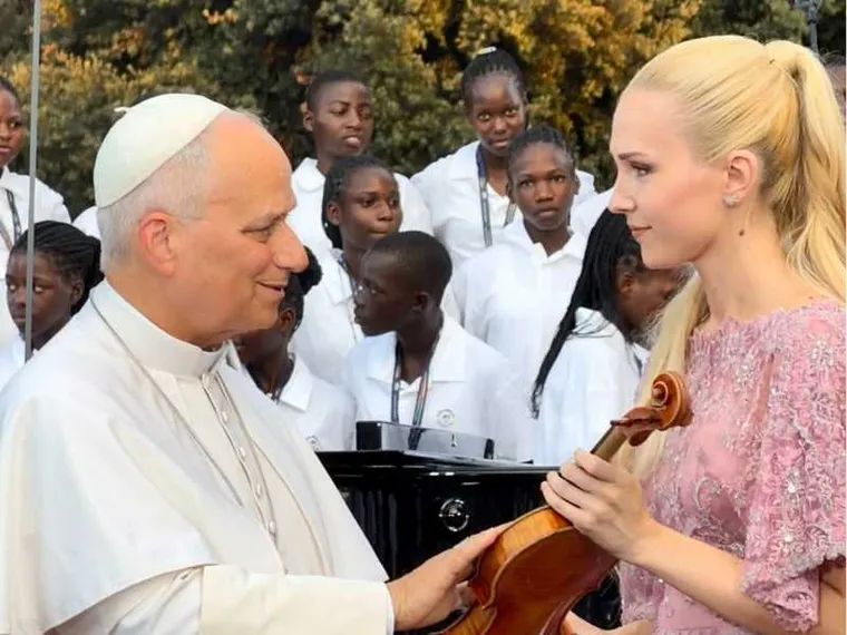 Anastasiya Petryshak: «A Kiev suono per la pace col violino benedetto dal Papa»
