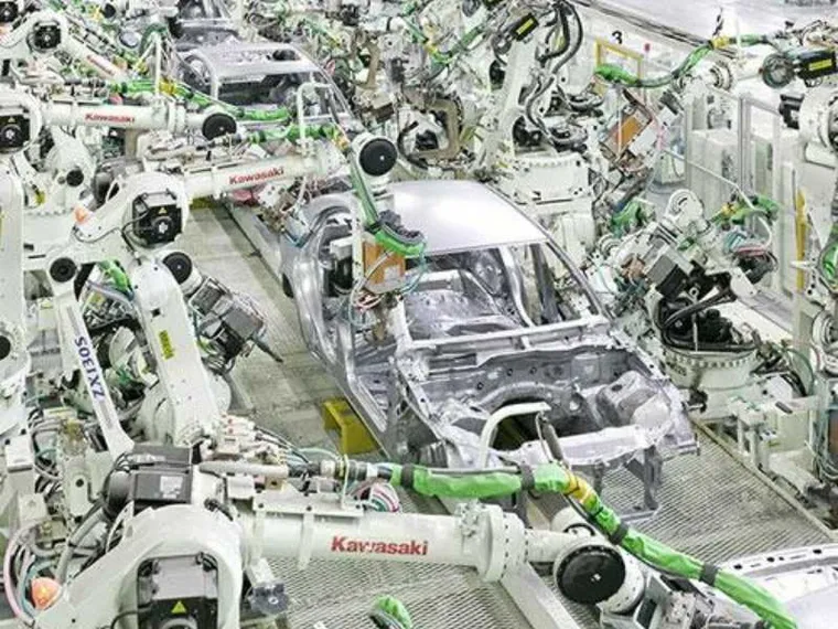 Toyota prepara l'invasione dei robot, ma la fabbrica senza operai è ancora lontana